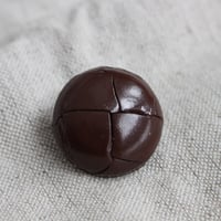 フランスの古いレザーくるみボタン(E)　28㎜　フランスアンティーク