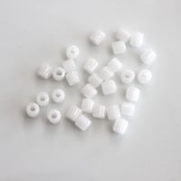 フランス製 筒型カットチューブビーズ3.5g（乳白）4㎜　フランスヴィンテージ　266