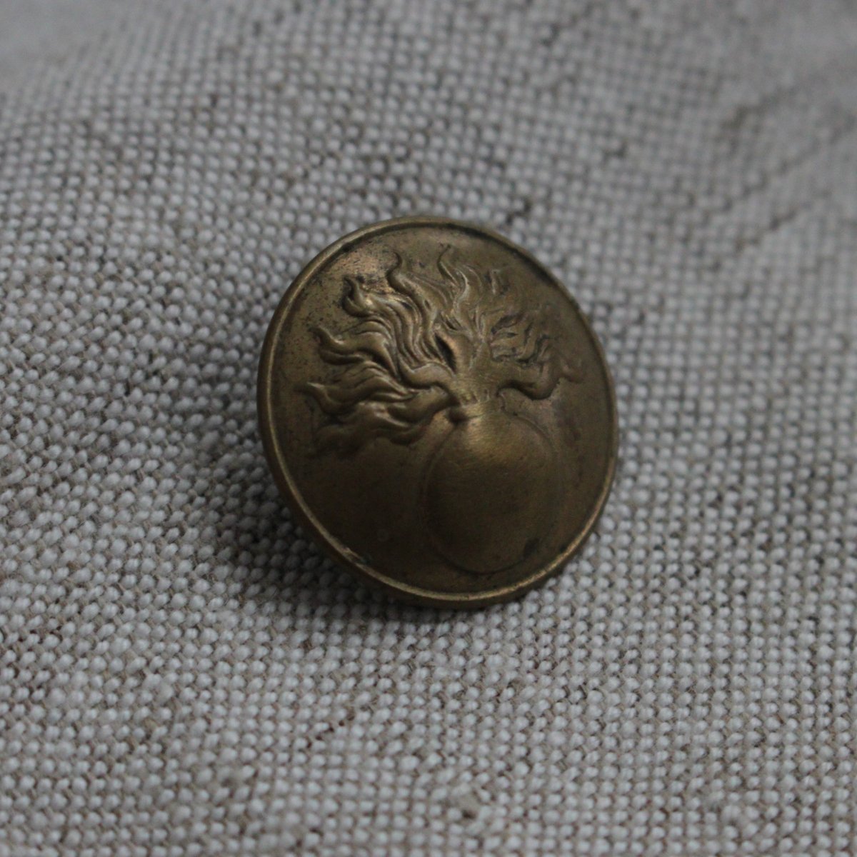 古い真鍮のボタン 23㎜ フランスアンティーク fh34 | Le manège