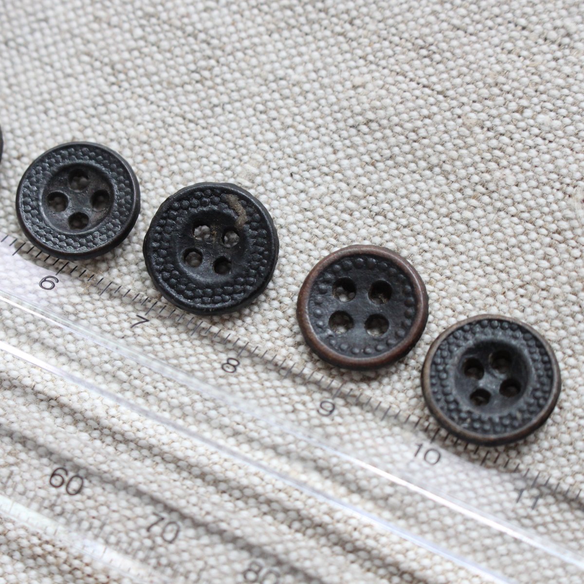 フランスの古い紙製ボタン（ブラック）13㎜ 214 | Le manège