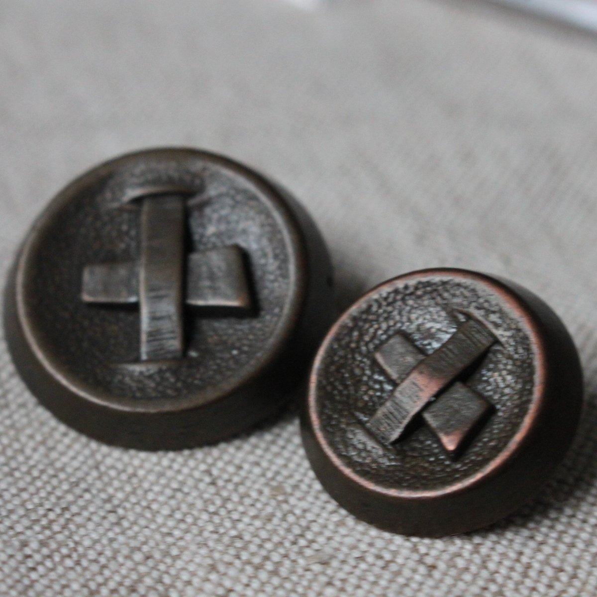 フランスヴィンテージボタン2個 28㎜ 22㎜ | Le manège
