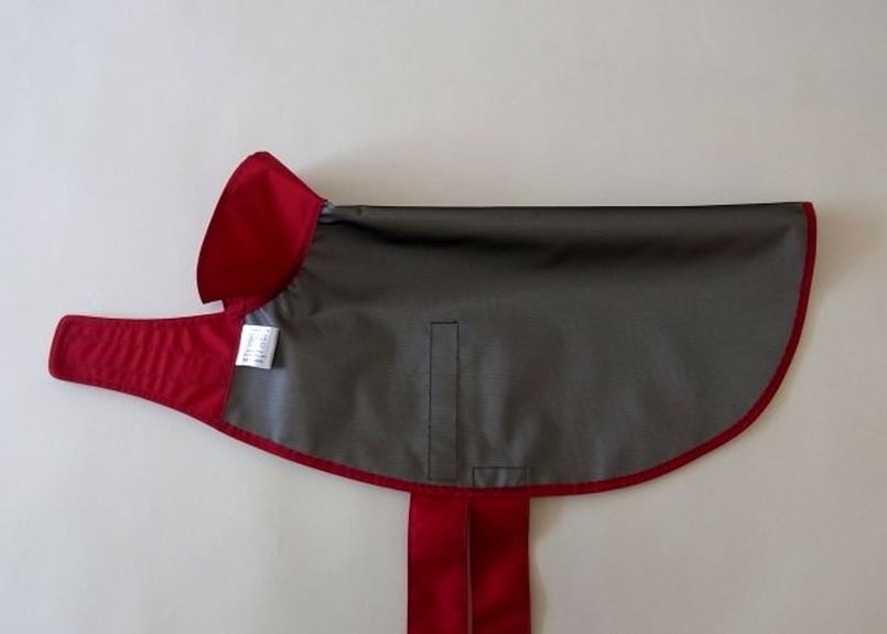 首が太めの中型犬用レインコート | atelier Noka