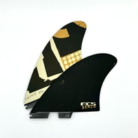 Deus × FCS2 MODERN KEEL PG RETAIL FINS