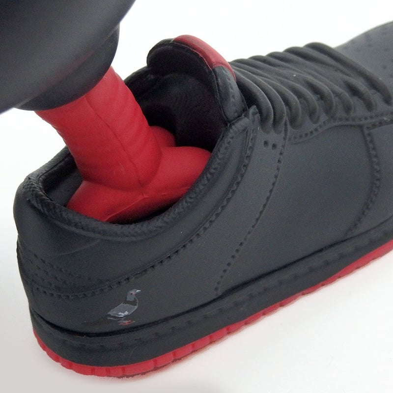 フィギュア ピジョン・イン・フライト ジェフ・ステイプル 8インチ ビニール Winged Victory Pigeon by Jeff Staple | tomenosuke