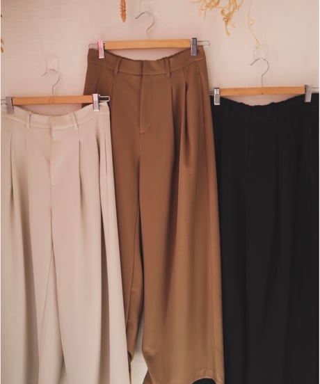タックワイドパンツ