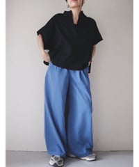 キーネックTシャツ