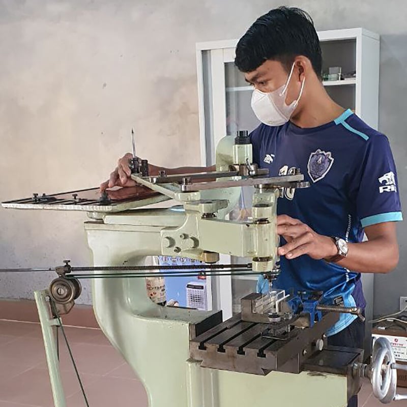 グリマス！ 50％OFF／SALE】クロックス crocs レディース サンダル メガ