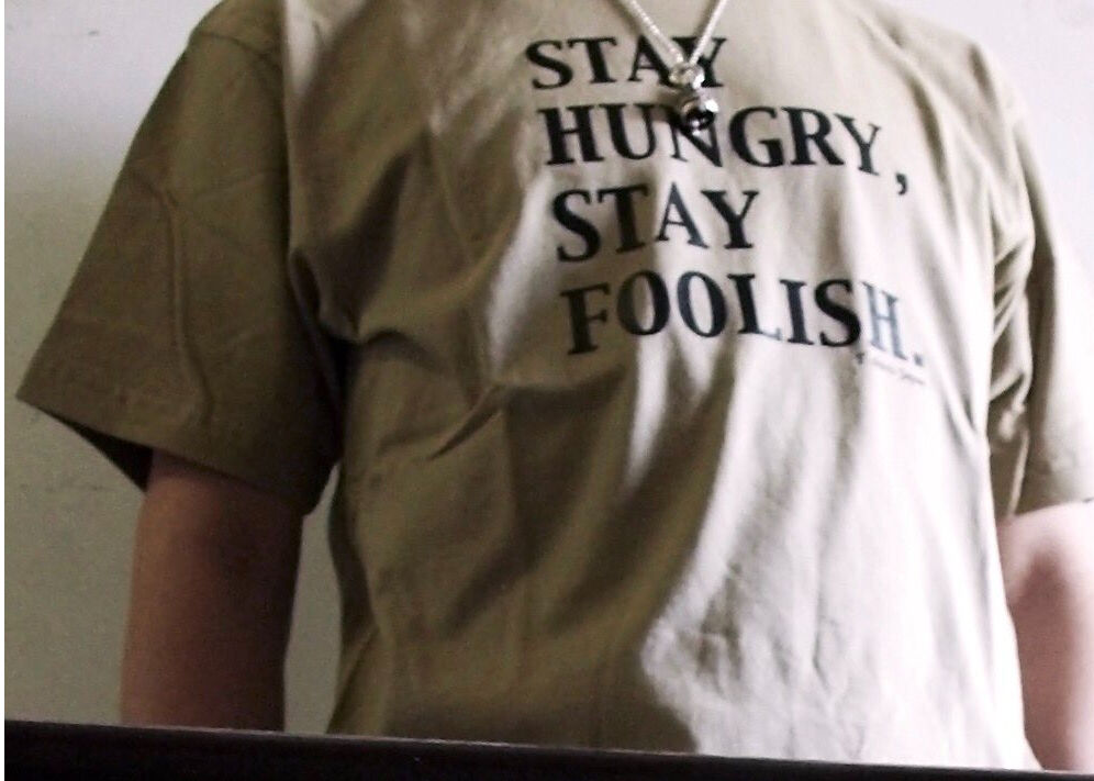 STAY HUNGRY,STAY FOOLISH. カーキ | Tシャツジャパン