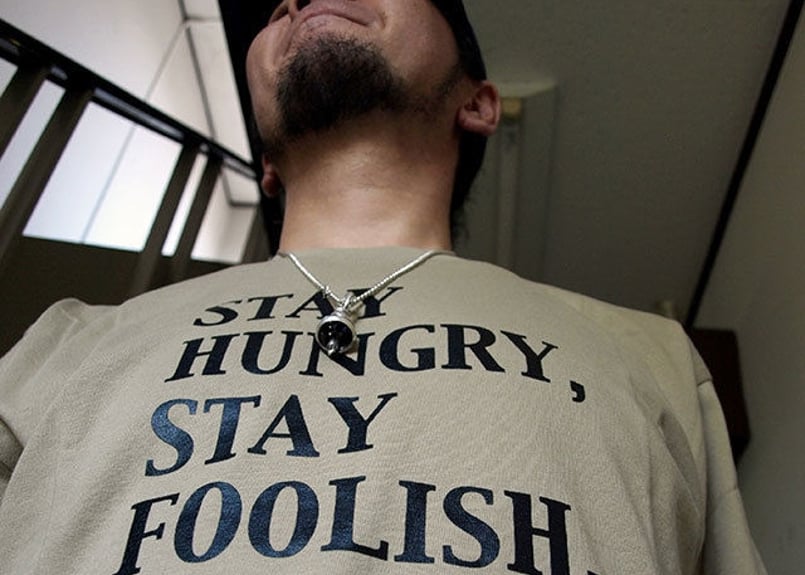 STAY HUNGRY,STAY FOOLISH. カーキ | Tシャツジャパン