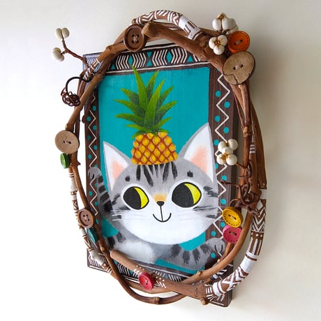 トライバル柄入り【手描き】アフリカンダンサー猫パインちゃんの“葡萄枝仕立て”ウォールアートボード