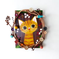どんぐりオーナメント付き【手描き】茶トラ猫と木ノ実“葡萄枝仕立て”ウォールアートボード