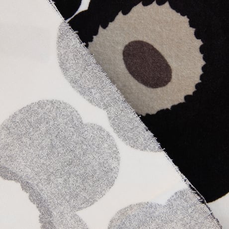 マリメッコ marimekko　＜Pieni Unikko＞フリース・ファブリック（ブラック）50×72cm　日本未入荷