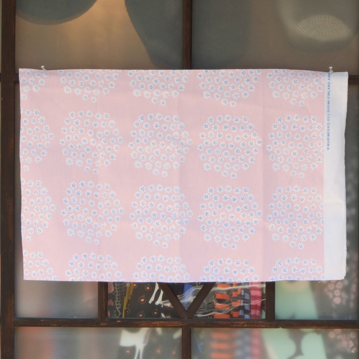 マリメッコ marimekko　＜Puketti＞コーティング・コットン・ファブリック（ピンク×ホワイト）50×76cm　日本未入荷
