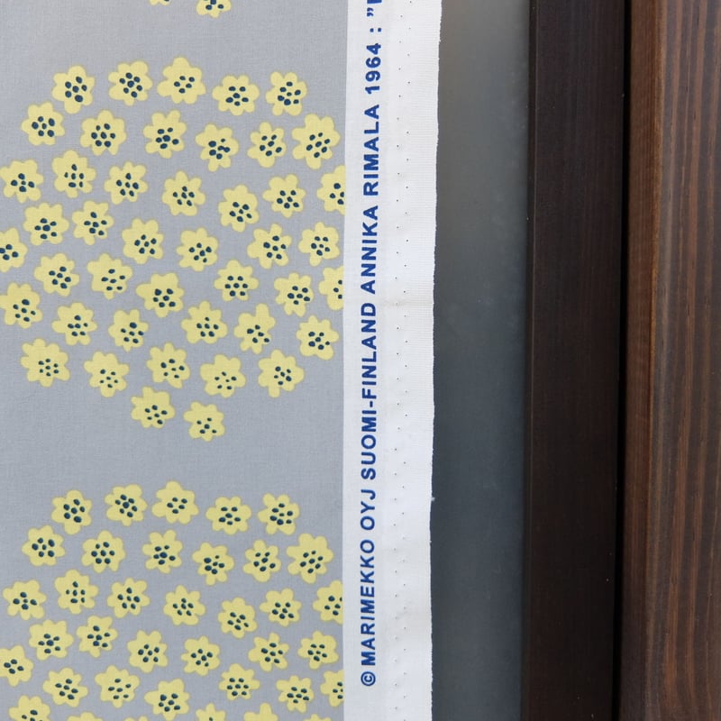 マリメッコ marimekko ＜Puketti＞ファブリック（グレー×イエロー）50