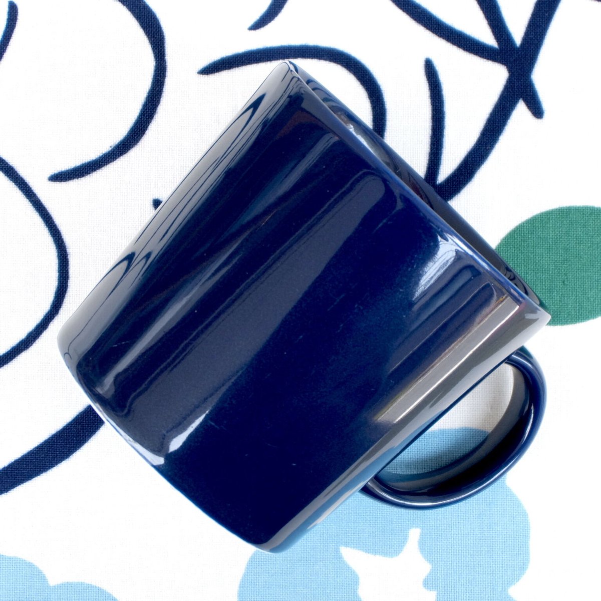 イッタラ Iittala ティーマ マグカップ ネイビー(廃番) | chuffy イッタラ Iittala ティーマ マグカップ ネイビー(廃番) | chuffy