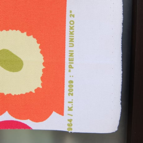 マリメッコ marimekko　＜Pieni Unikko＞コーティング・キャンバス・ファブリック（カラフル）50×78cm　日本未入荷