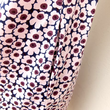 マリメッコ marimekko　＜Pikkuinen Unikko＞七分袖ワンピース（ダークブルー×ピンク）大きなサイズ