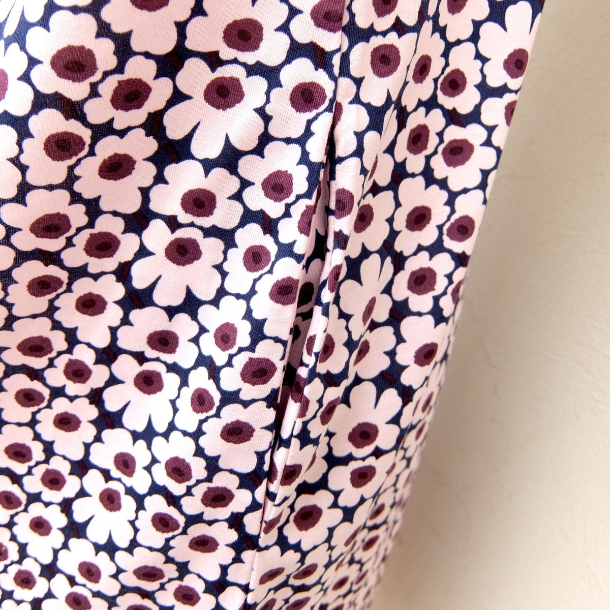 マリメッコ marimekko ＜Pikkuinen Unikko＞七分袖ワンピース（ダークブ