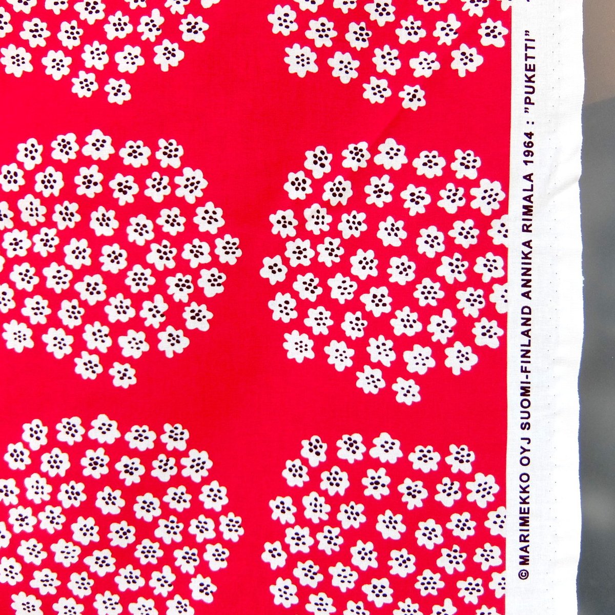 マリメッコ marimekko ＜Puketti＞ファブリック（レッド