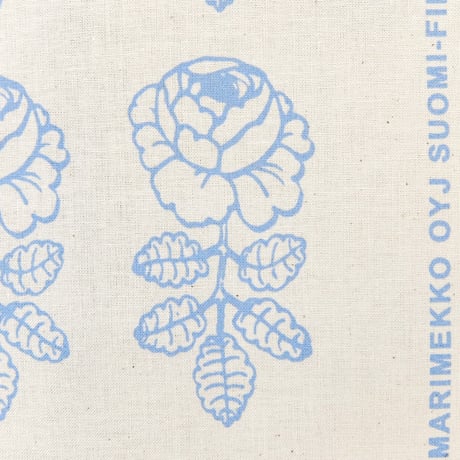 マリメッコ marimekko　＜Vihkiruusu＞ファブリック（オフホワイト×ライトブルー）50cm　日本限定
