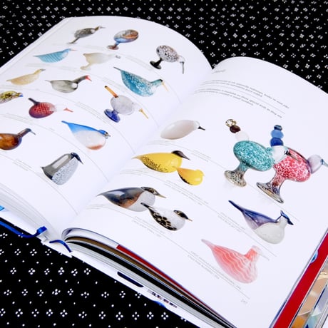 オイヴァ・トイッカ Oiva Toikka　作品集　「TOIKAN LASILINNUY/TOIKKA'S GLASS BIRDS」2024　新品