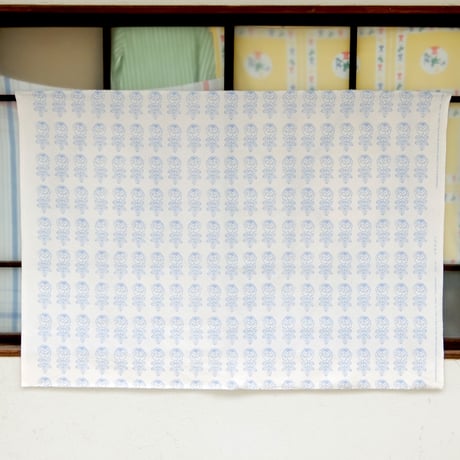 マリメッコ marimekko　＜Vihkiruusu＞ファブリック（オフホワイト×ライトブルー）50cm　日本限定