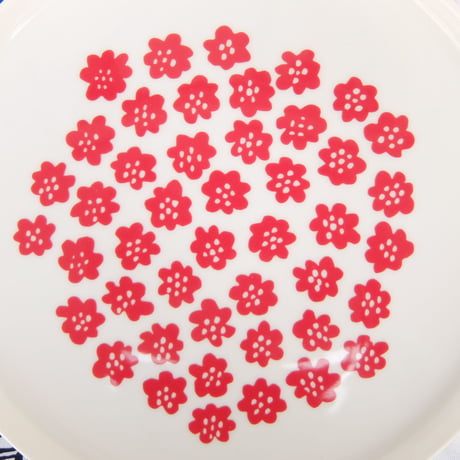 マリメッコ marimekko　＜Puketti＞プレート20cm（ホワイト×レッド）