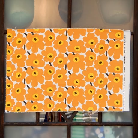 マリメッコ marimekko　＜Mini Unikko＞キャンバス・ファブリック（オフホワイト×オレンジ）50×76cm　日本未入荷