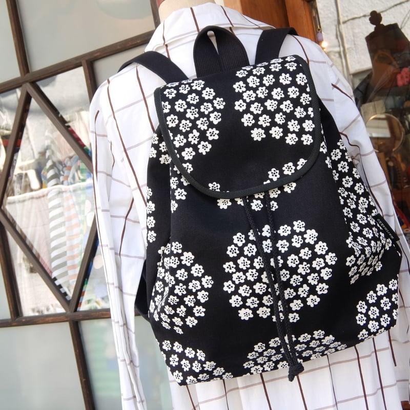 マリメッコ marimekko <Puketti>バッグパック(ブラック マリメッコ marimekko <Puketti>バッグパック(ブラック