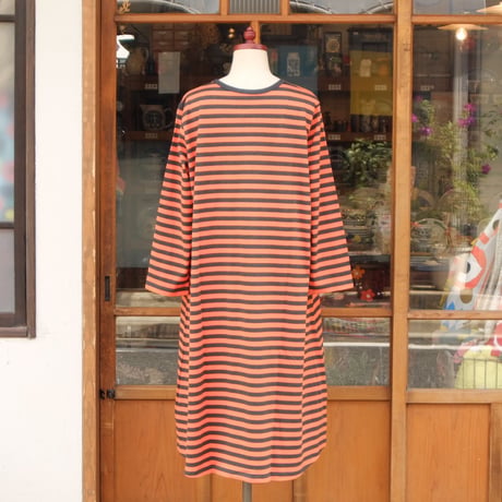 マリメッコ marimekko　＜Tasaraita＞長袖ワンピース（オレンジ＆チャコールグレー）