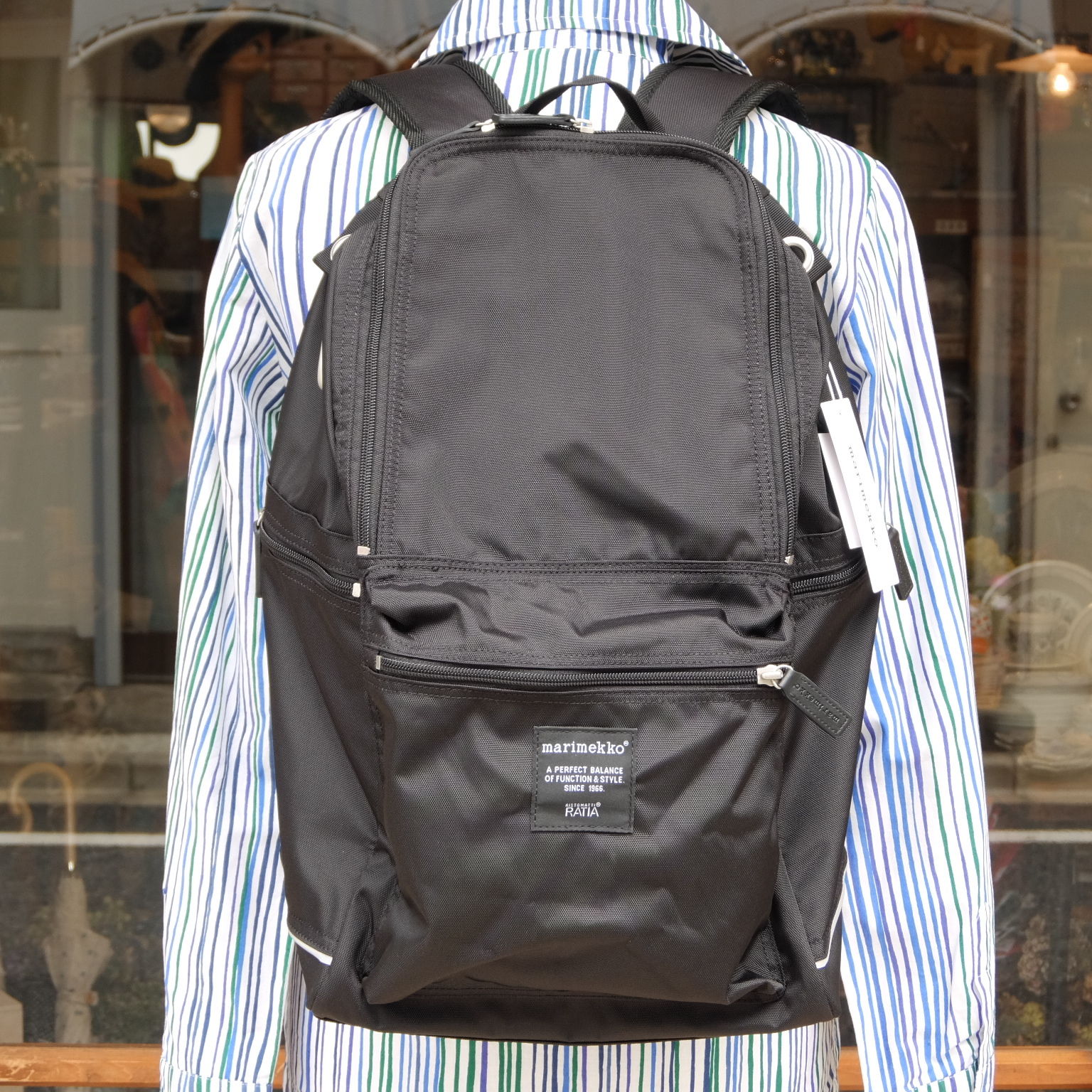 Marimekko マリメッコRATIA バックパック ブラック マリメッコ marimekko ＜Roadie＞バッグパック | chuffy