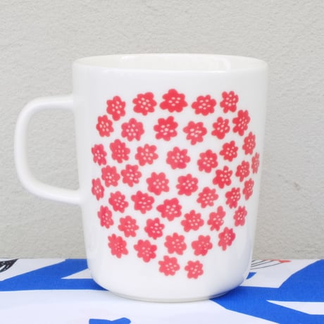 マリメッコ marimekko　＜Puketti＞マグカップ（ホワイト×レッド）