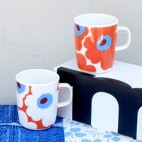 マリメッコ marimekko　＜Unikko＞マグカップ2個セット（トマトレッド×スカイブルー）