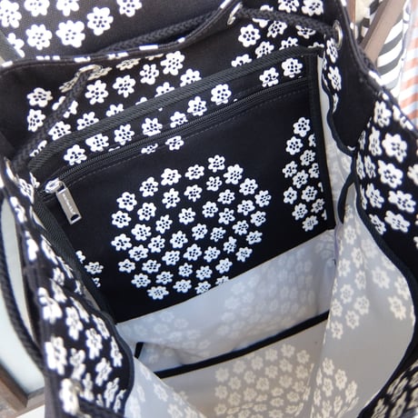 マリメッコ marimekko　＜Puketti＞バッグパック（ブラック）