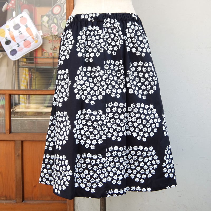 マリメッコ marimekko ＜Puketti＞スカート（ブラック）大きなサイズ