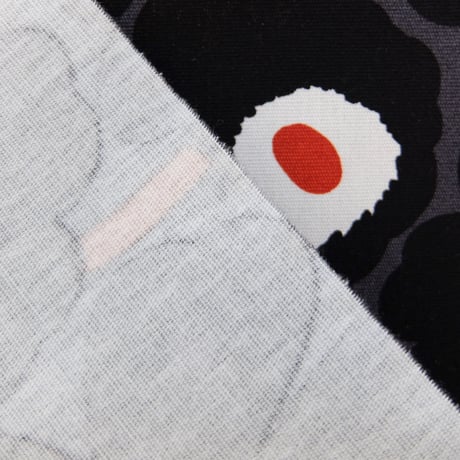 マリメッコ marimekko　＜Mini Unikko＞コーティング・コットン・ファブリック（グレー×ブラック×レッド）50×77cm　日本未入荷
