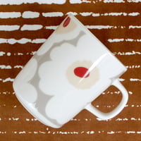 マリメッコ marimekko　＜Unikko＞マグカップ（ライトグレー×ホワイト）