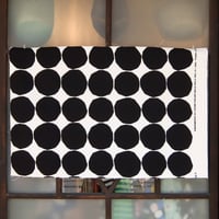 マリメッコ marimekko　＜Pienet Kivet＞キャンバス・ファブリック（ホワイト×ブラック）50×78cm　日本未入荷