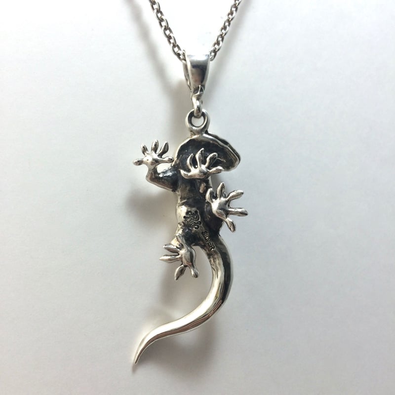 Geckoペンダント】送料込 （蛇(ヘビ)玉ペンダント マラカイト 革ヒモ  