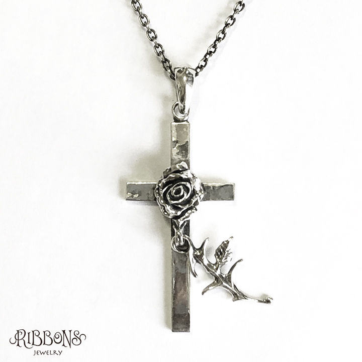 Single Rose Cross Pendant | RIBBONS ／ CROWS GLO