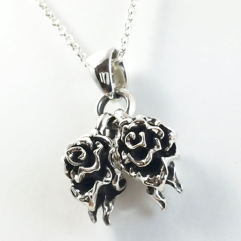 Twins Rose Pendant | RIBBONS ／ CROWS GLOWS（ シルバ