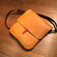 オイルドレザーのルーズショルダー・バッグ