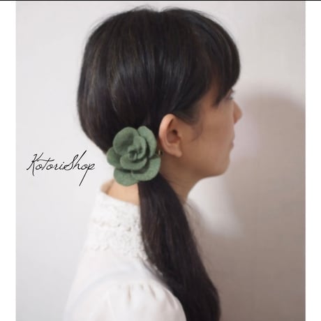Felt flower corsage (Green)