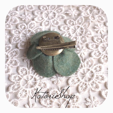Felt flower corsage (Green)