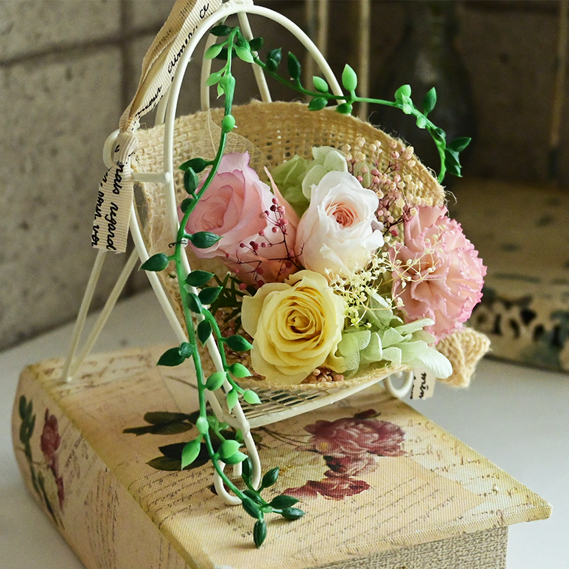 プリザーブドフラワー”アイアン鳥かご2とブーケ”2way（置く、掛ける