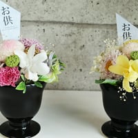 永遠の華やぎ - ピンクのフューネラルフラワーアレンジメント