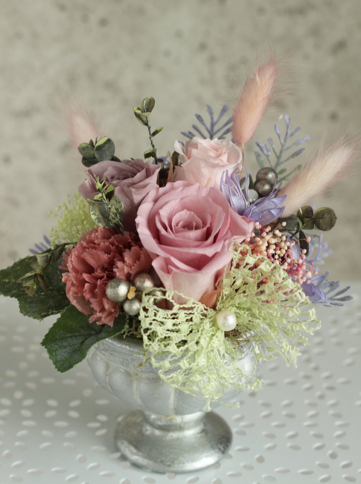 ピンクバラのフラワーアレンジメント 母の日プリザーブドフラワーアレンジメント・シックピンク系大輪