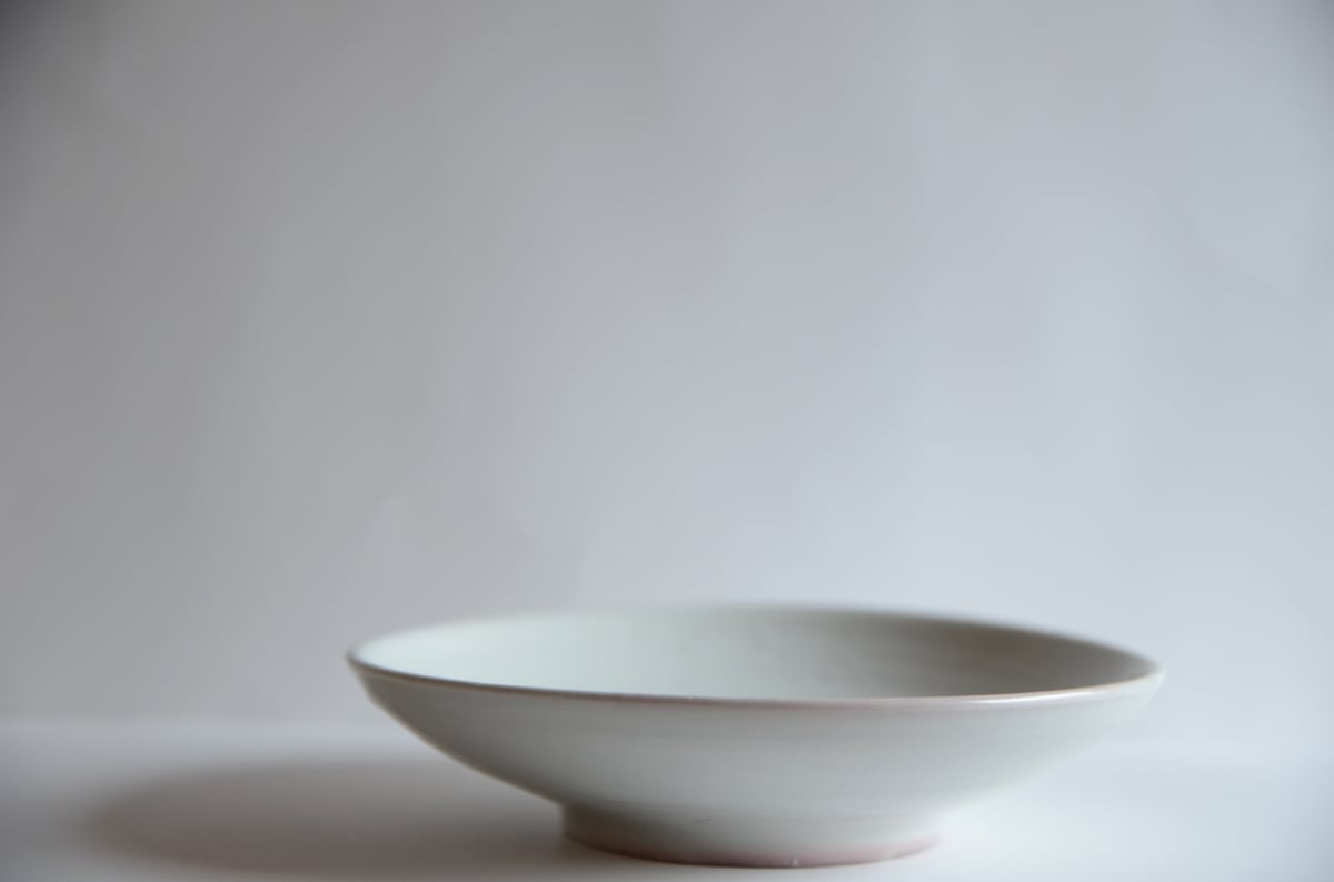 境 知子さん 白磁 6.5浅鉢 | ろばの家