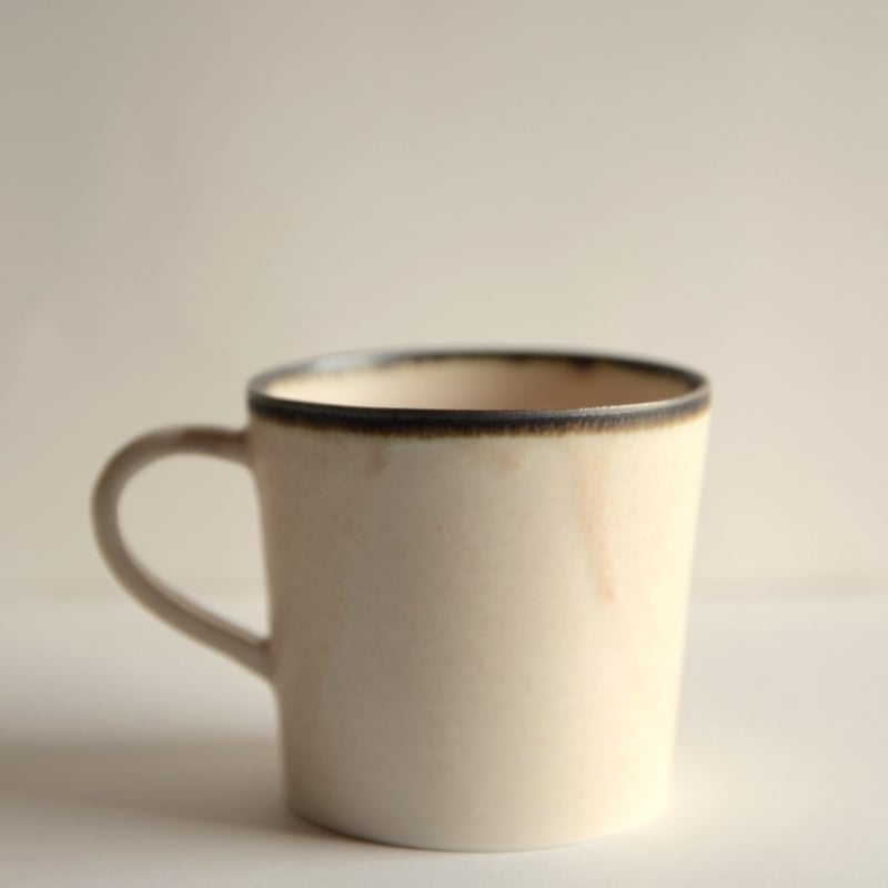 加藤かずみさん コーヒーカップ(アイボリー/縁錆) | ろばの家