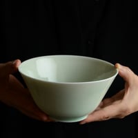 村上雄一さん　青磁マカイ(中)